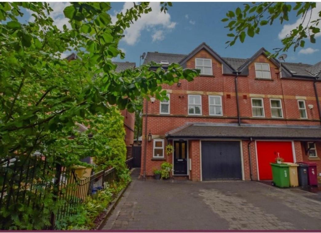 Ash Lawns Apartment Bolton Exterior photo