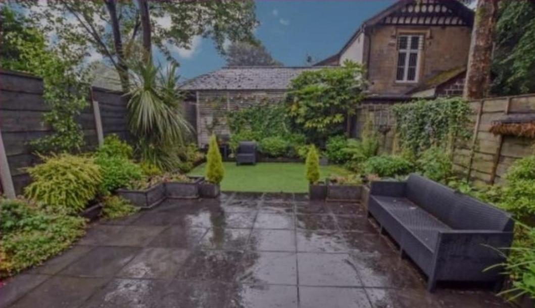 Ash Lawns Apartment Bolton Exterior photo